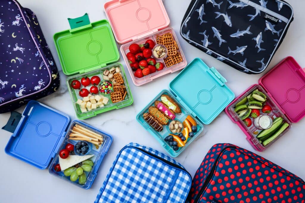 קוספאות יאמבוקס סנאק מספר צבעים יחד עם תיקים Snack Group Lifestyle